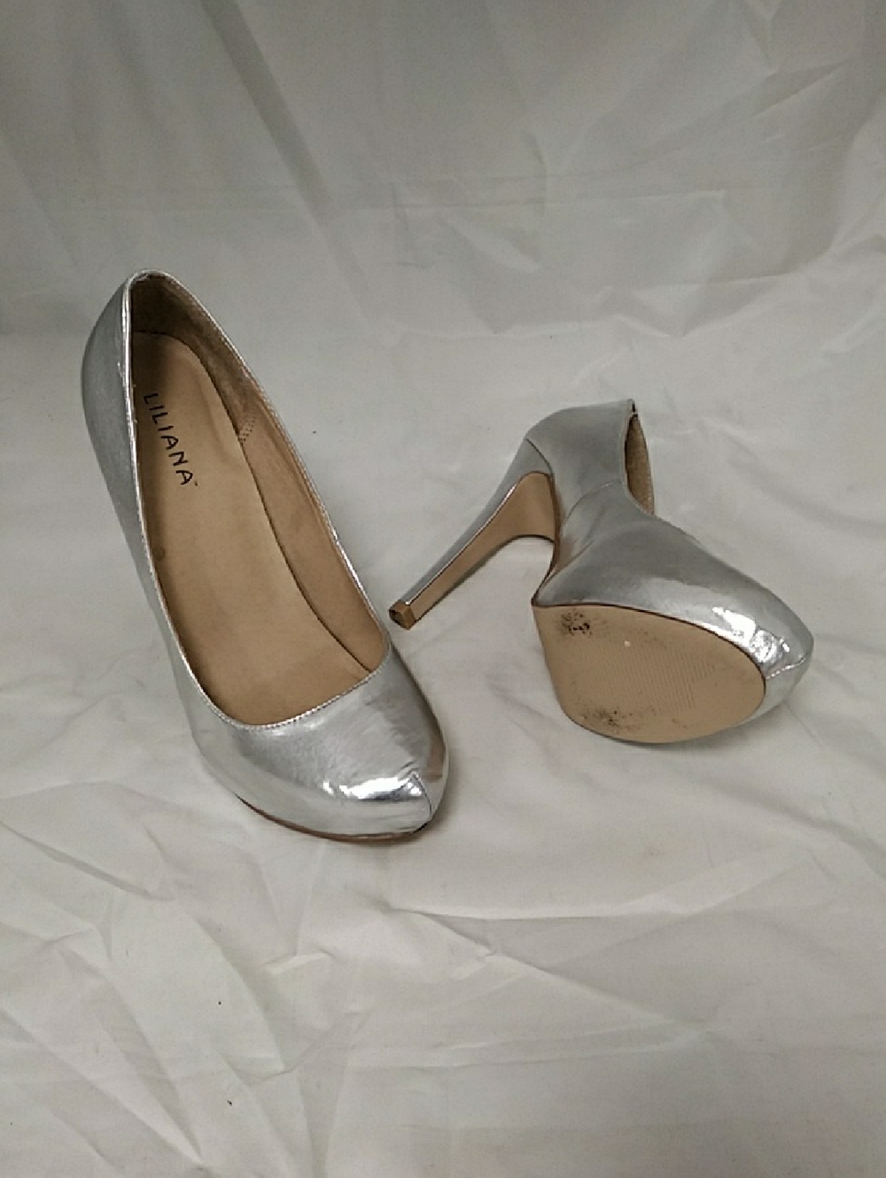 Liliana Cossie Shiny Silver Hidden Platform Pumps Size 8.5
